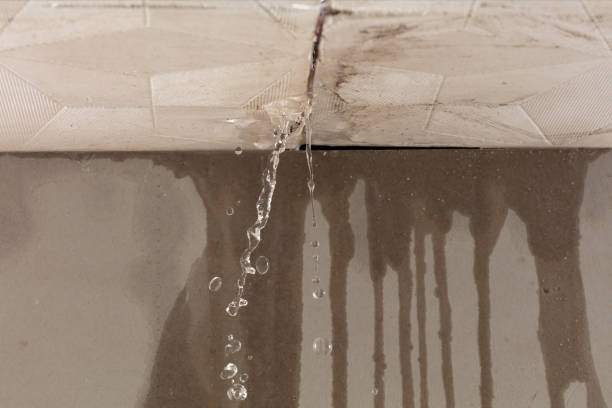 Professional Water Extraction technician working in Columbus, OH